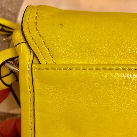 Coach yellow purse with removable straps - Picture 4 of 8